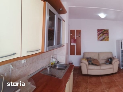 Ofer spre inchiriere apartament cu trei camere Ultracentral