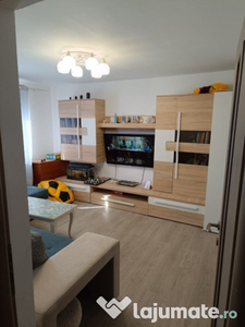 Proprietar, apartament de 4 camere, decomandat, zona Sud, etaj 3