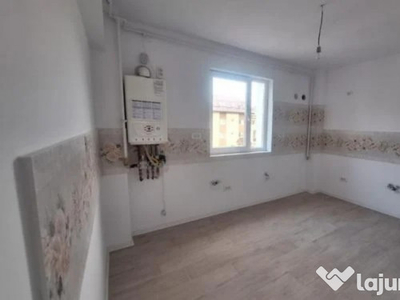 Proprietar,apartament 3 camere dec,2 bai cu geam,et.2/3,13 Decembrie