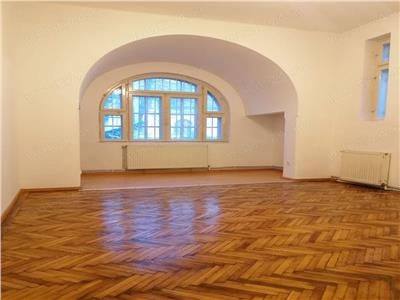 Vanzare apartament 3 camere zona Ferdinand