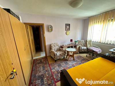 Zona Florilor | 3 camare etajul 2 din 4 mobilat utilat.