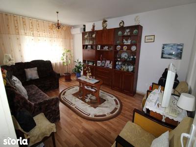 Vând apartament 3 camere în Hunedoara, zona M5-Dornica, 62mp