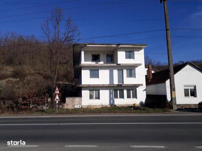 Casa S+P+2E si teren , localitatea Radna, Jud. Arad