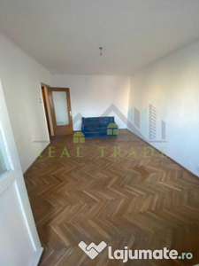 Apartament 3 camere decomandat Judetean