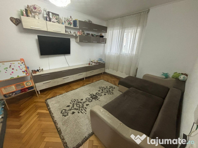 Apartament 3 camere, decomandat - zona Garii