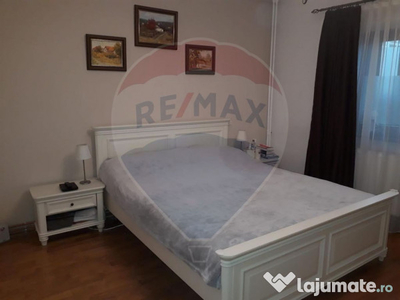 Apartament 4 camere de închiriat, centrală proprie, mob...