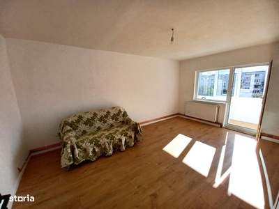 Apartament 4 camere, decomnandat, boxa, etaj 3 din 4, Manastur