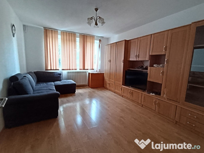 Apartament cu 3 Camere Central