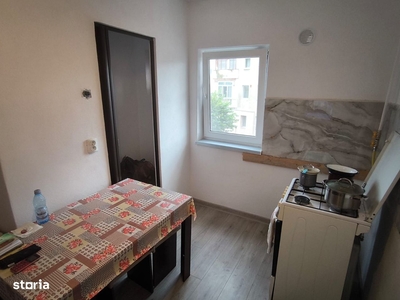 Apartament de vanzare cu 4 camere in Hateg