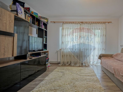 Apartament două camere decomandat la intrare în Răcăd...