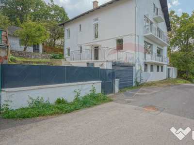 Duplex de vanzare str.Horia intrare si curte separata