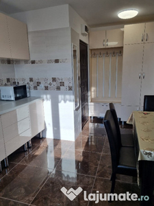 Inchiriere apartament 2 camere Neptun Mangalia, centrala proprie