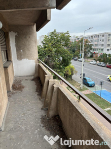 Vânzare Apartament 3 Camere Decomandat în Zona Podul Roș