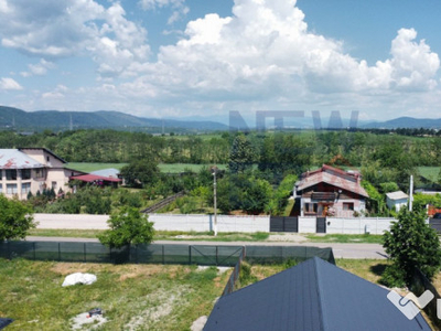 Vila la rosu 130mp cu teren de 2400mp in Floresti, Prahova