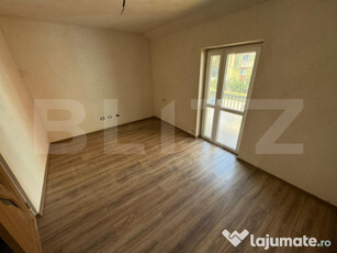 Apartament 3 camere, 80 mp, curte de 145 mp si garaj, Micro