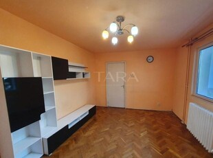 Apartament 3 camere, zona Complex Diana