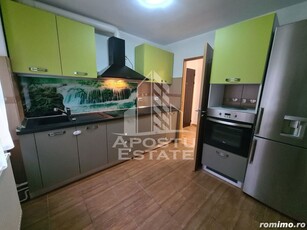 Apartament 4 camere, decomandat, renovat, situat central.