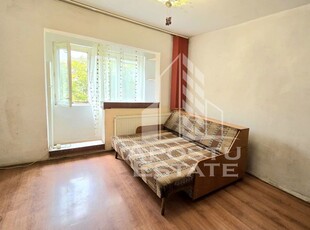 Apartament cu 1 camera, etaj intermediar, zona Lipovei