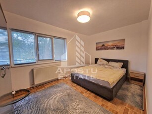 Apartament cu 3 camere, etaj 1, centrala proprie, zona Complex