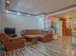 Apartament la casa, 3 camere de inchiriat, zona Șchei