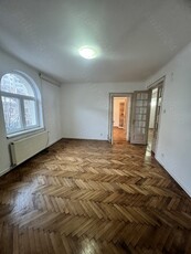 Bucuresti Decebal Rond AlbaIulia,Apartament 250 mp,comercial+pod+ terasa .