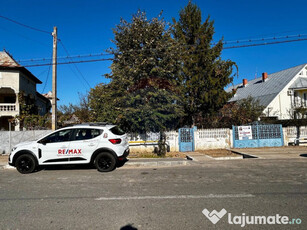 Casă cu 5 camere de vânzare în zona Central