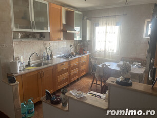 De vanzare! Apartament cu 2 camere, lift, cartierul Dealul Florilor