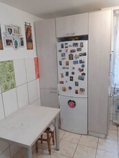 inchiriez apartament 2 camere