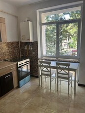 Inchiriez apartament 2 camere decomandate, etaj 1, zona Anton Pann.