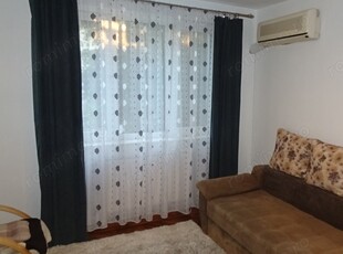 Inchiriez apartament 2 camere in Deva, zona ultracentrala, zona 1 Decembrie (Al. Patriei), etaj 1,