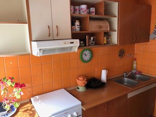 Închiriez apartament 3 camere, cochet, călduros, lângă metrou Dristor