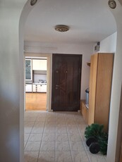 Închiriez apartament