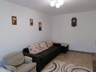 Închiriez apartament cu 2 camere