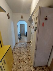 Închiriez apartament cu 2 camere