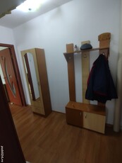 Închiriez apartament cu 2 camere în Roman