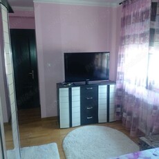 Inchiriez apartament cu 3 camere