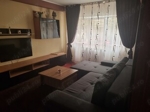 Închiriez apartament micro 21