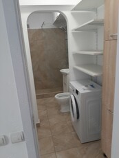 Particular închiriez apartament cu doua camere.