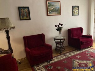 Apartament cu doua camere, decomandat, etaj intermediar, Racadau