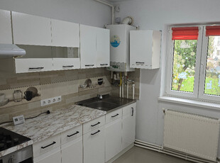 Vand apartament cu 2 camere in Deva