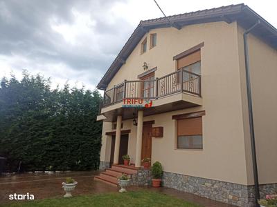 Casa de vanzare 5 camere 560 mp teren Cetate !