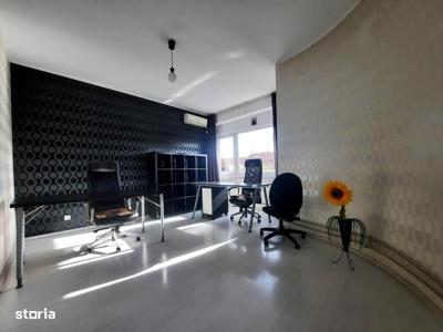 Apartament cu 2 camere semidecomandat, Pajura p /p+4 renovat total: