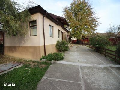 Voinesti - Barbuletu, casa singur curte, 3 camere, renovata, teren 702