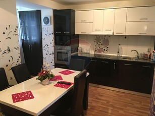 Apartament 2 camere vanzare in bloc de apartamente Bihor, Oradea, Centru Civic