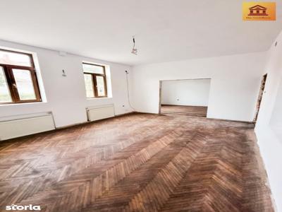 Apartament 3 camere la vila ( zona Uta , curte proprie )