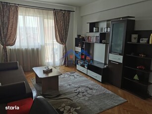 Apartament 3 camere decomandat in Cetate, zona Mercur, et.3