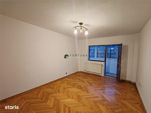 Apartament Calea Bucuresti Zona Judetean Decomandat Liber