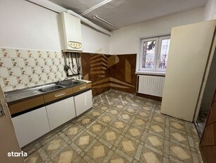 Garsoniera, etaj 2, zona Liceului Stefan Odobleja - 40 000 Euro