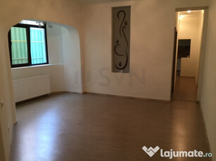 Apartament in vila-SPATIU COMERCIAL 3 CAMERE