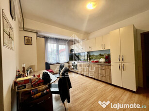 Apartament pe 2 niveluri, 3 camere, 2 bai, lift, zona Lunei